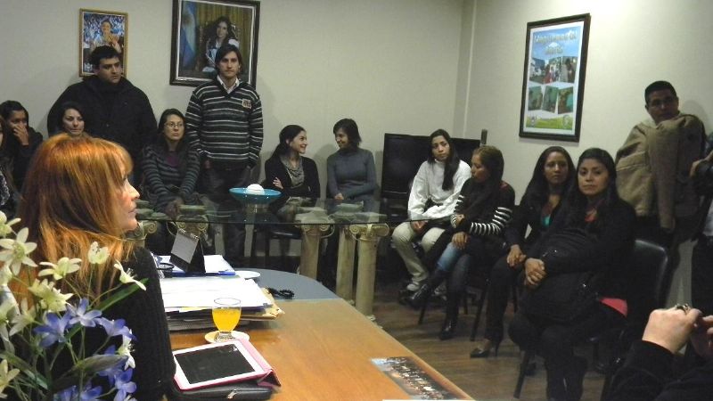 Ministra de Salud recibió a los médicos graduados en Cuba