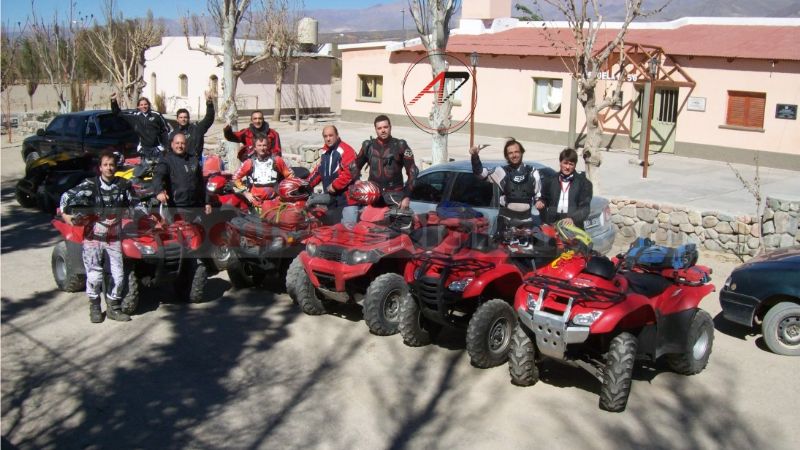 Los "Cabras Quads Cordoba" llegaron con donaciones a Fiambalá