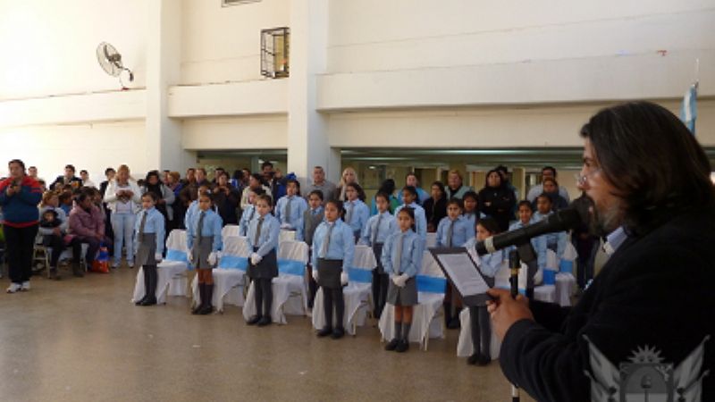 Ariza saludó a los estudiantes en su día