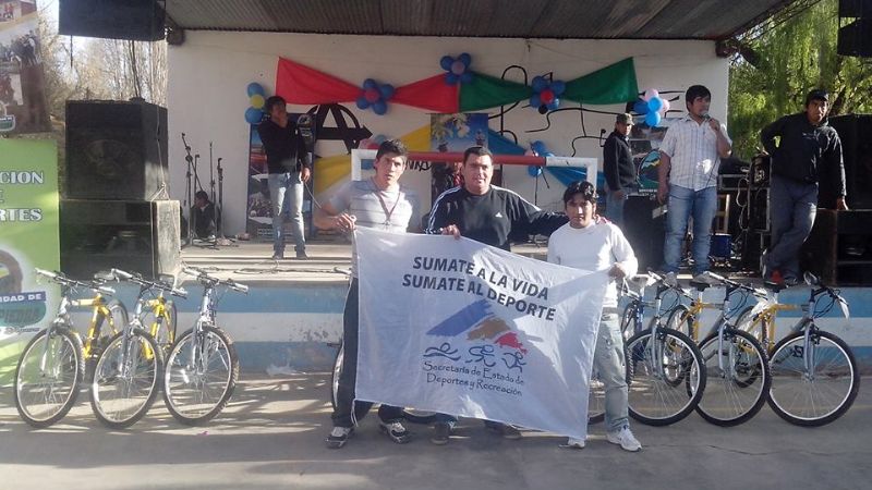 Se entregaron 10 bicicletas de MTB en Pozo de Piedra