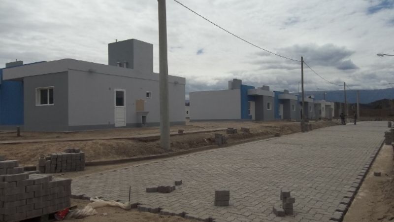 Fábrica de premoldeados abastece al primer barrio adoquinado