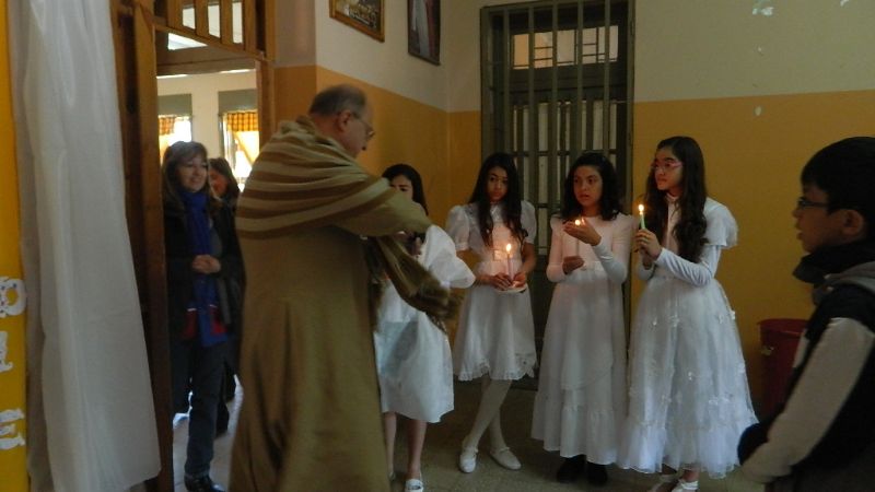 El Obispo visitó la escuela y el hospital de Villa Dolores 