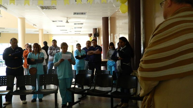 El Obispo visitó la escuela y el hospital de Villa Dolores 