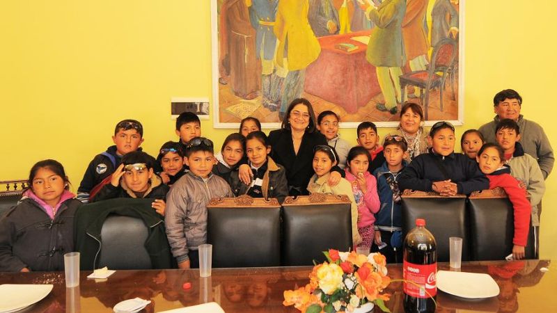 Alumnos visitaron a la Gobernadora