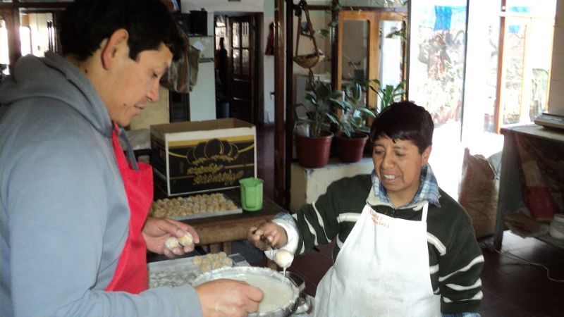 Alumnos especiales se capacitan en dos panaderías