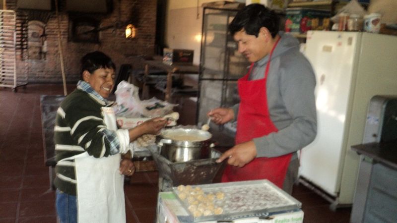 Alumnos especiales se capacitan en dos panaderías