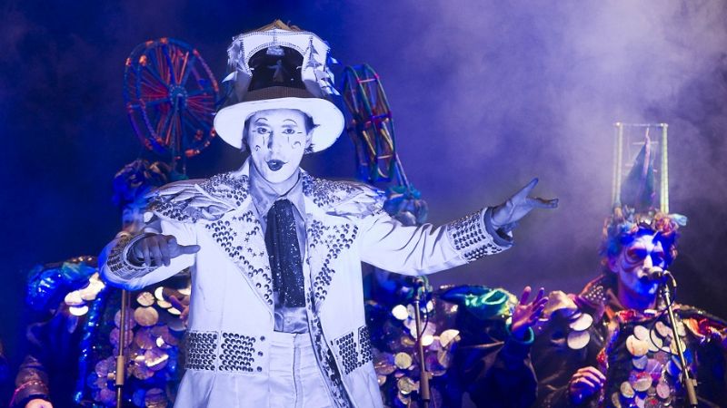 Asaltantes con patente desató una fiesta murguera en el teatro