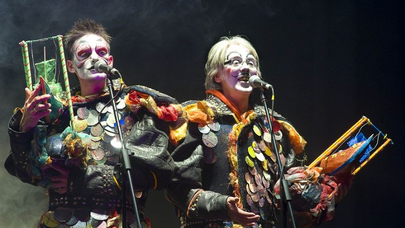 Asaltantes con patente desató una fiesta murguera en el teatro