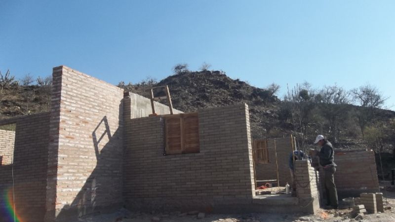 Avanza la construcción de 50 viviendas rurales en Ancasti