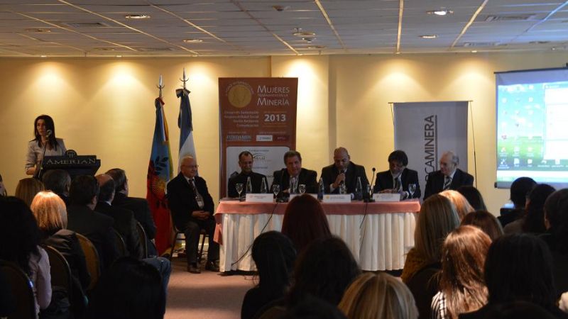 Se realizó el III Foro de Mujeres trabajando en la Minería