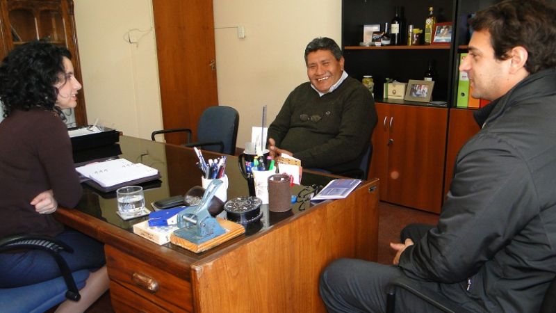 Taxista ofrece ahora servicio turístico