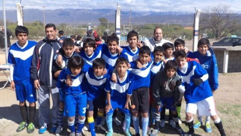 La Escuela Nº 76, campeona de fútbol Sub 13