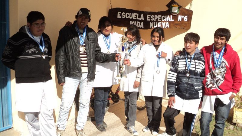 Lluvia de medallas en la escuela “Vida nueva”