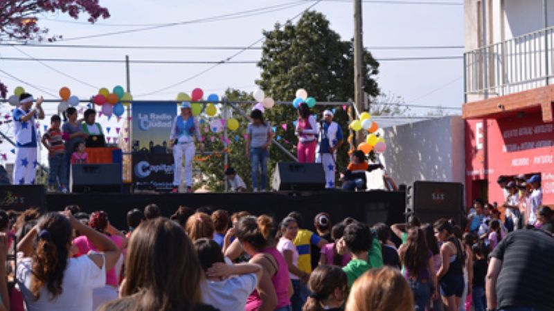 Multitudinaria fiesta de los niños en el circuito 5