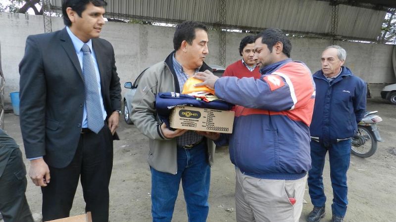 Entrega de indumentaria a beneficiarios del programa “Capital Social”