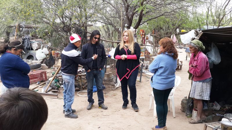 Continúan asistiendo en Capayán a familia en grave situación