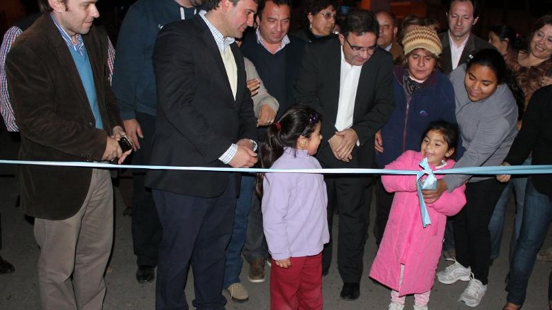 Jalil inauguró obras de pavimentación en las 500 viviendas