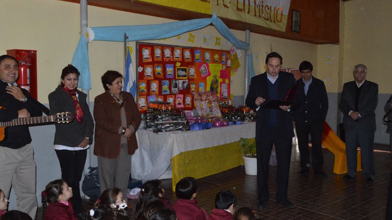 Mera cumplió su promesa con el Jardin del Colegio Virgen Niña