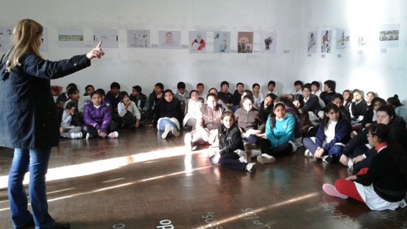 Alumnos visitaron la muestra de Periodismo Dibujado