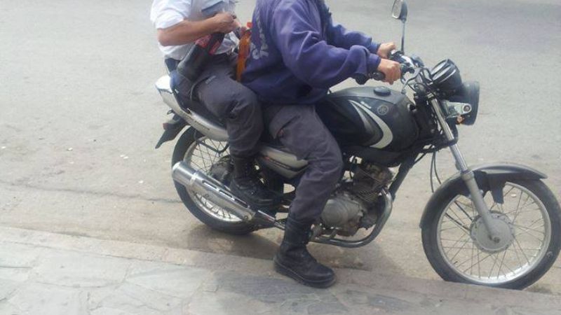 Agente de tránsito infractor