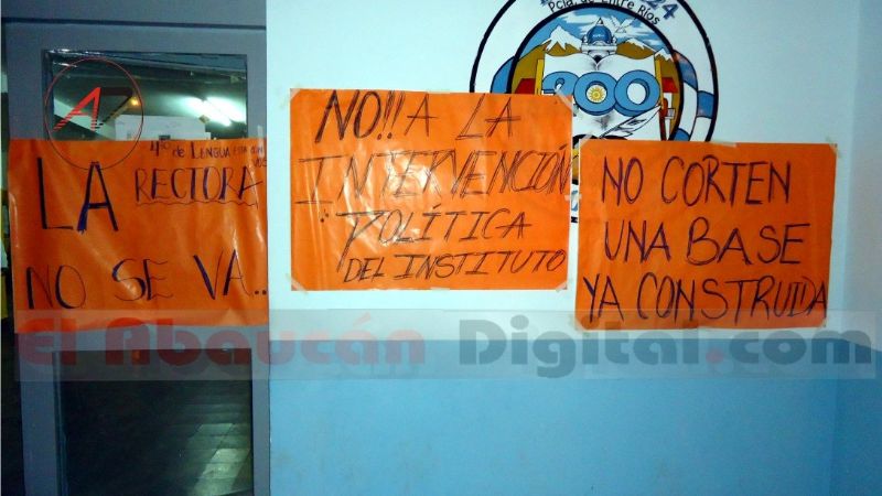 Manifestación contra la intervención del IES Fiambalá