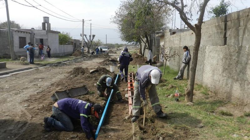 Obras de cloacas y pavimento en el sur de la Capital