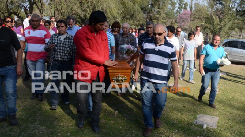 Ultimo adiós a Fabiana en el cementerio de La Banda