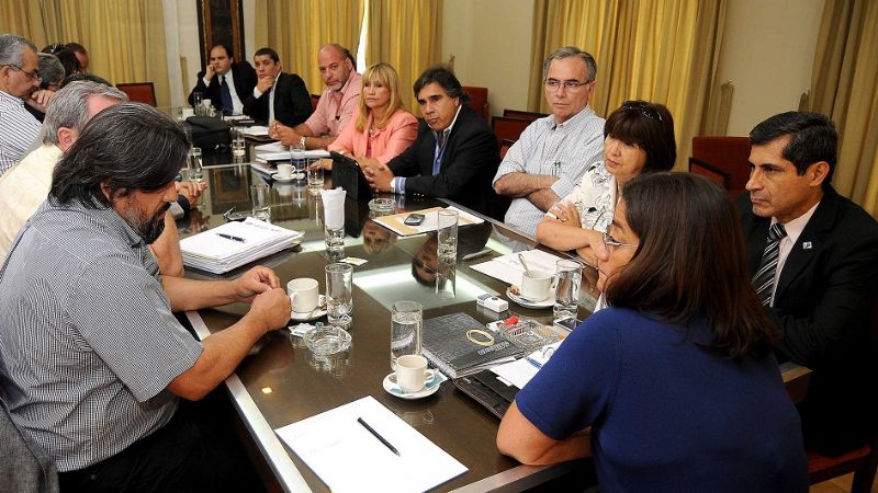 Lucía recortará los cargos políticos y apunta a generar empleo