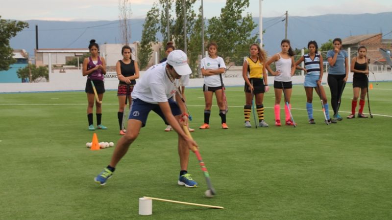  Se realizó clínica de Hockey