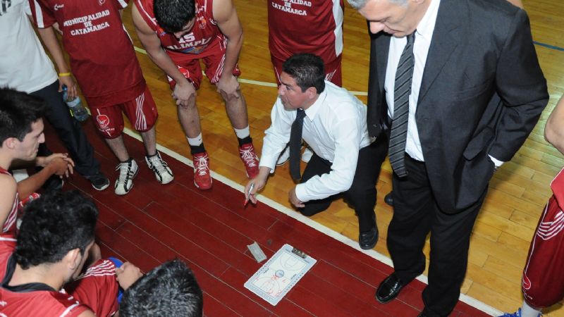  Olimpia volvió a ganar el clásico y salió del descenso