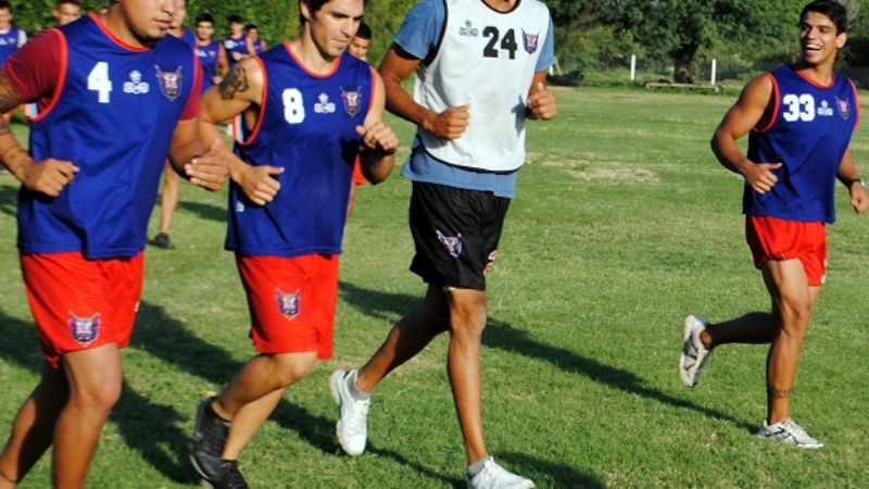 Villa Cubas y San Lorenzo ya juegan, y “Poli” no arranca