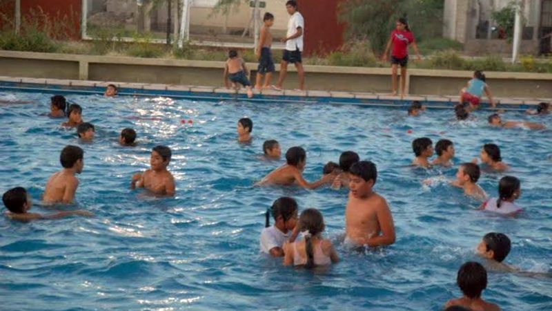 Deportes implementa con éxito el programa “Pileta para todos”