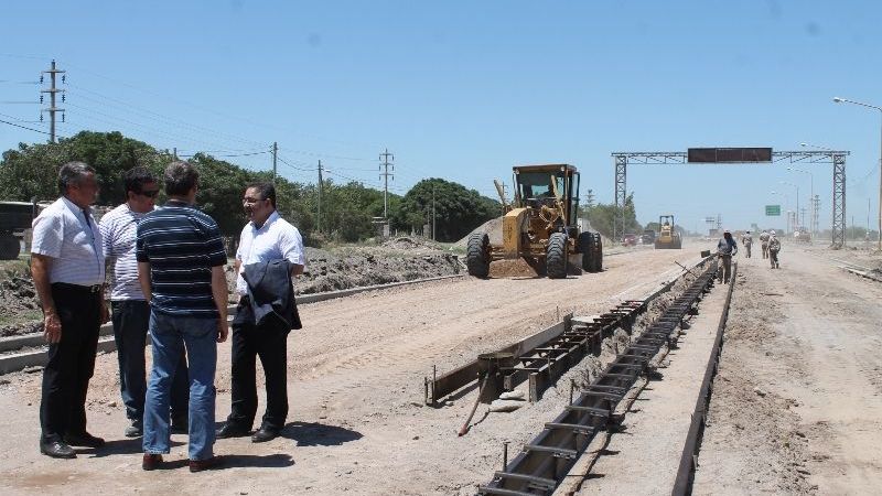 Raúl supervisó los avances en las obras del Acceso Sur y Arroyo Tiorquito