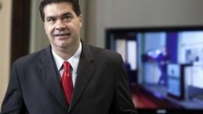 "Hemos decidido autorizar la compra de dólares para tenencia y ahorro", dijo Capitanich