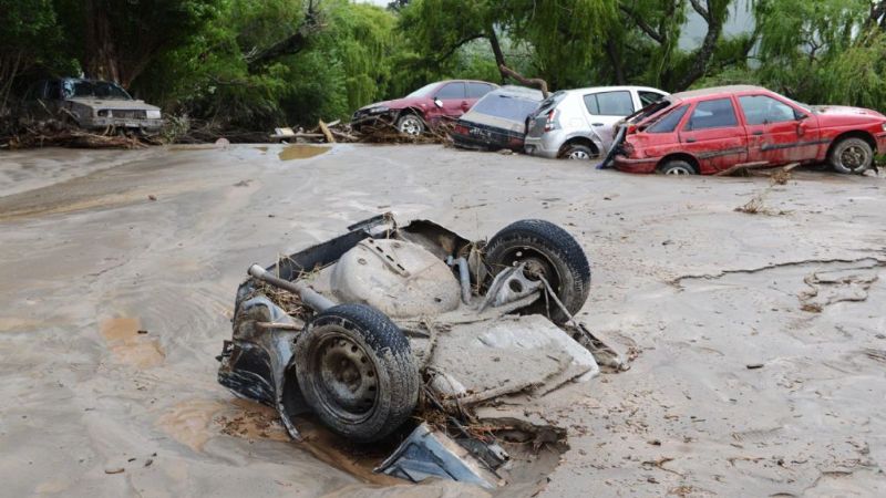Encontraron otro cuerpo y podrían evacuar a todo El Rodeo por la emergencia sanitaria