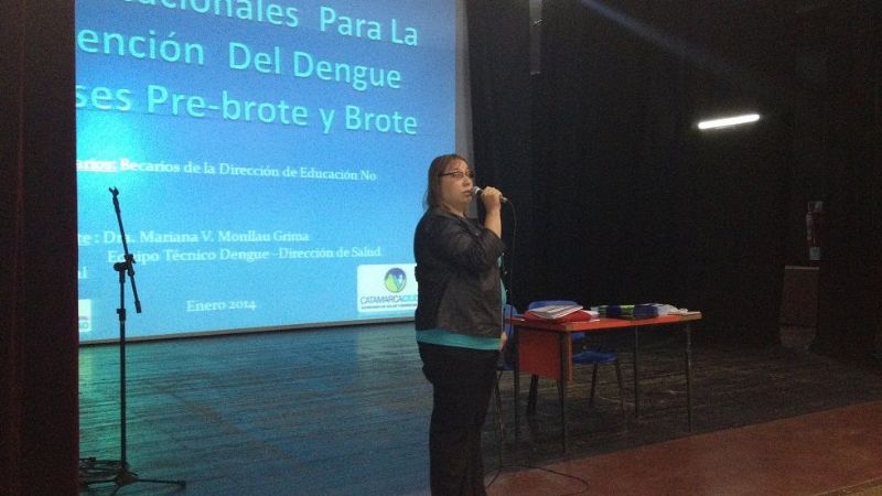 Charla sobre transmisión de dengue para becados de la Capital