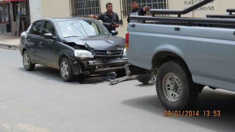 Chocaron una camioneta y un auto