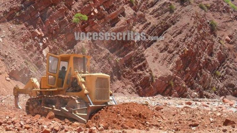 Construyen defensas por posibles crecidas de arroyos y ríos