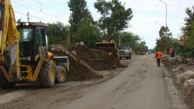 Ya se retiraron más de 30 mil metros cúbicos de material aluvional