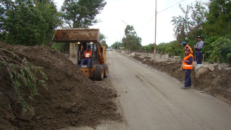 Ya se retiraron más de 30 mil metros cúbicos de material aluvional