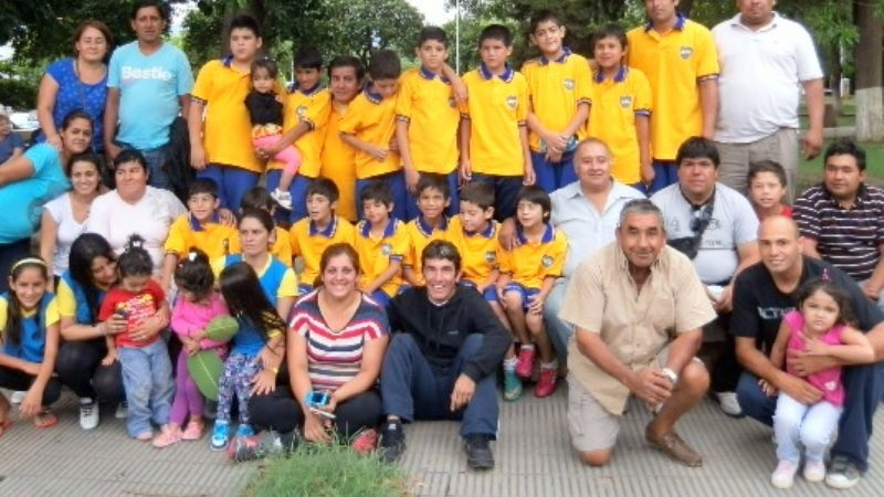 Pibes de Social Rojas en torneo infantil en San Juan