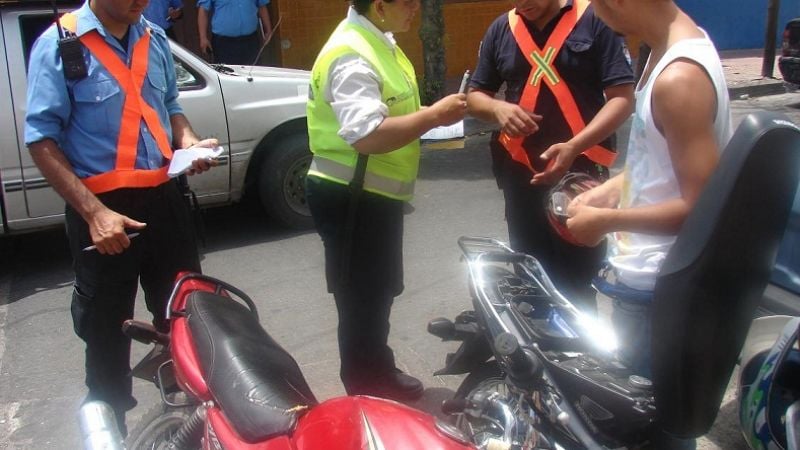 Secuestran motos en un operativo