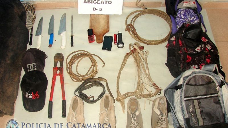 Cuatro jóvenes arrestados con cuchillas y varios elementos