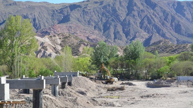 Construyen el puente que unirá las dos bandas de Hualfín