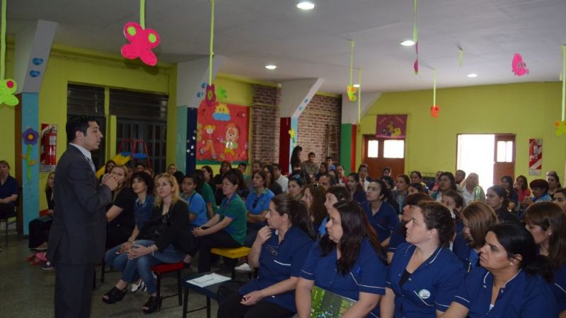Charla sobre violencia para docentes de Valle Viejo