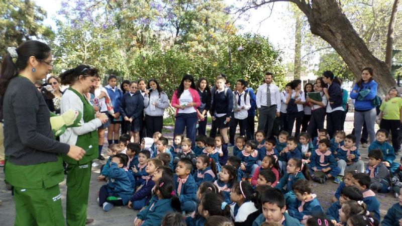 Odontología presente con consejería en la Plaza de San Isidro de Valle Viejo