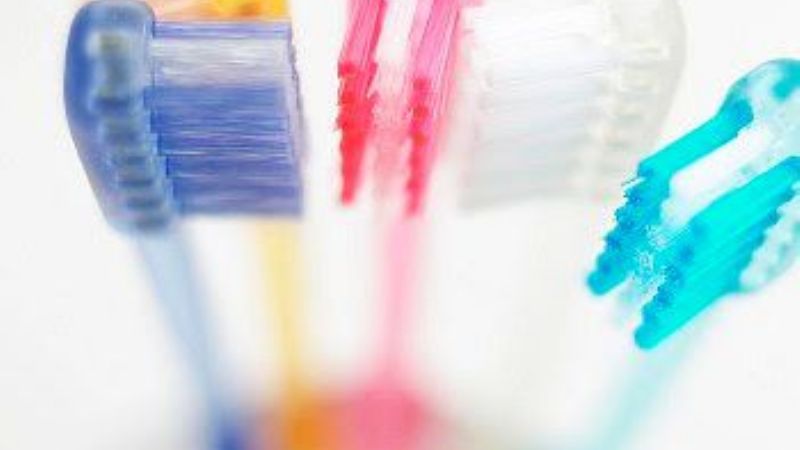 Entregarán cepillos dentales en la Plaza 25 de Mayo