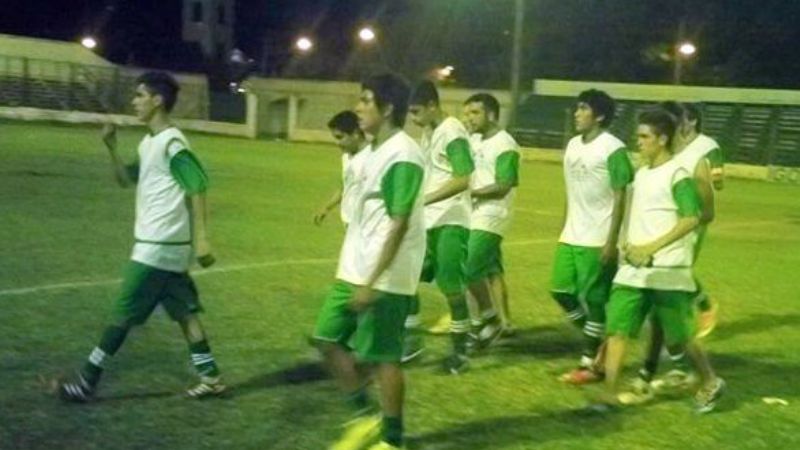 Rivadavia goleó a Villa Cubas, y hoy Sarmiento arriesga ante la “Juve”