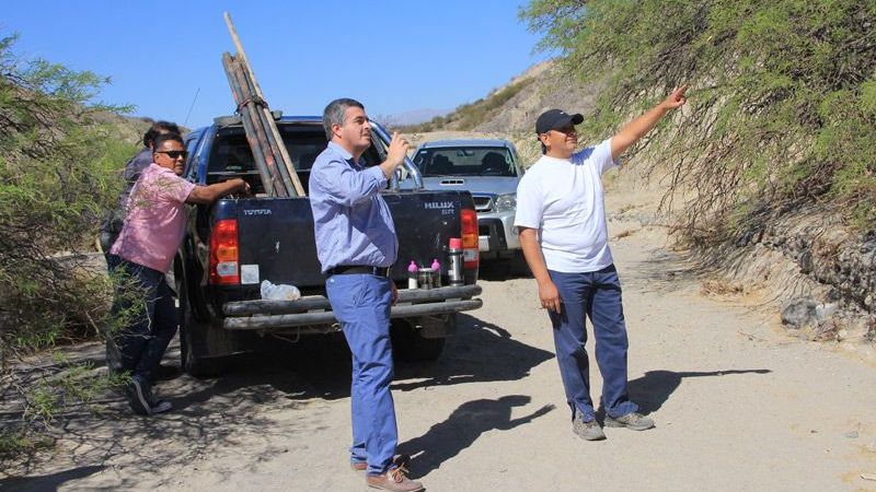 Geólogos trabajan en el muestreo de suelo