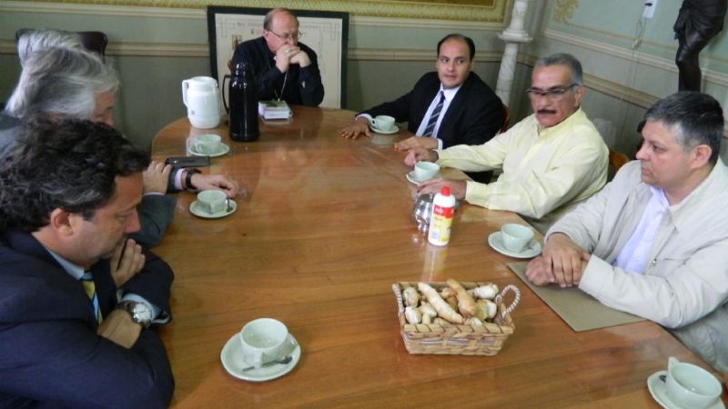El Obispo y miembros de la Curia recibieron a la Comisión de Reforma de la Constitución